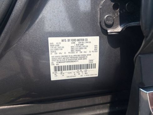Used 2022 Ford Explorer Limited w/ Equipment Group 301A AWD/4WD image 38