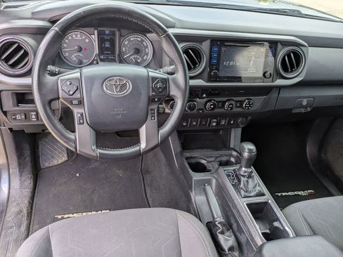 Used 2018 Toyota Tacoma TRD Sport w/ Technology Package AWD/4WD image 9