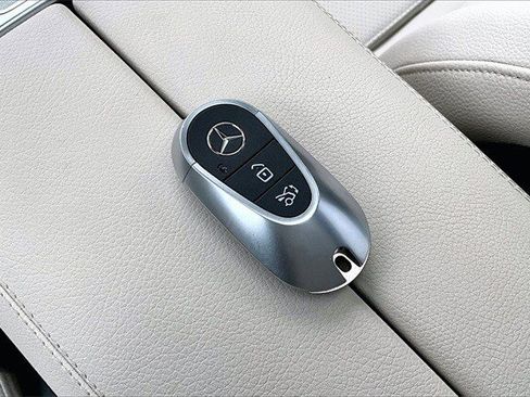 Certified 2025 Mercedes-Benz GLC 300 4MATIC image 38