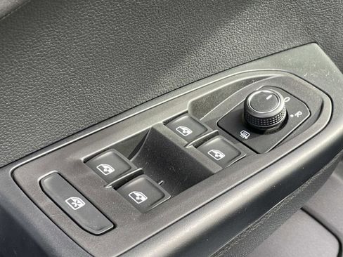 New 2026 Volkswagen Taos SE FWD image 16