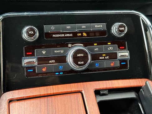 Used 2020 Lincoln Navigator Reserve RWD image 21