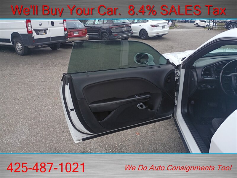 Used 2019 Dodge Challenger SXT RWD image 9