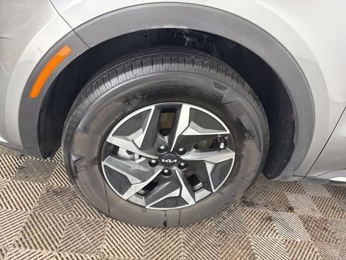 Certified 2024 Kia Sorento EX image 30