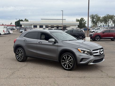 Used 2017 Mercedes-Benz GLA 250 4MATIC w/ Premium Package image 8