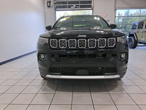 Used 2024 Jeep Compass Limited AWD/4WD image 2
