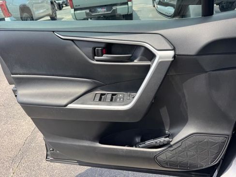 Used 2021 Toyota RAV4 LE AWD/4WD image 21