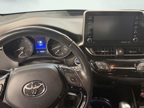 Used 2019 Toyota C-HR Limited FWD image 17