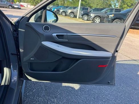 Used 2022 Hyundai Sonata Limited FWD image 10