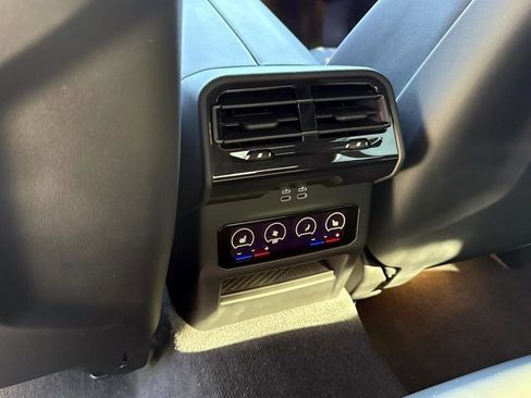 Used 2025 BMW M5 w/ Executive Package image 14