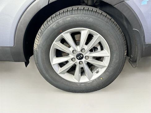Used 2020 Kia Sorento LX FWD image 11