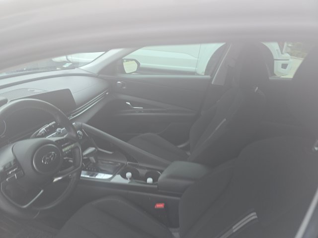 Used 2023 Hyundai Elantra SEL w/ Convenience Package FWD image 9