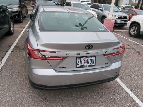 Used 2025 Toyota Camry LE image 10