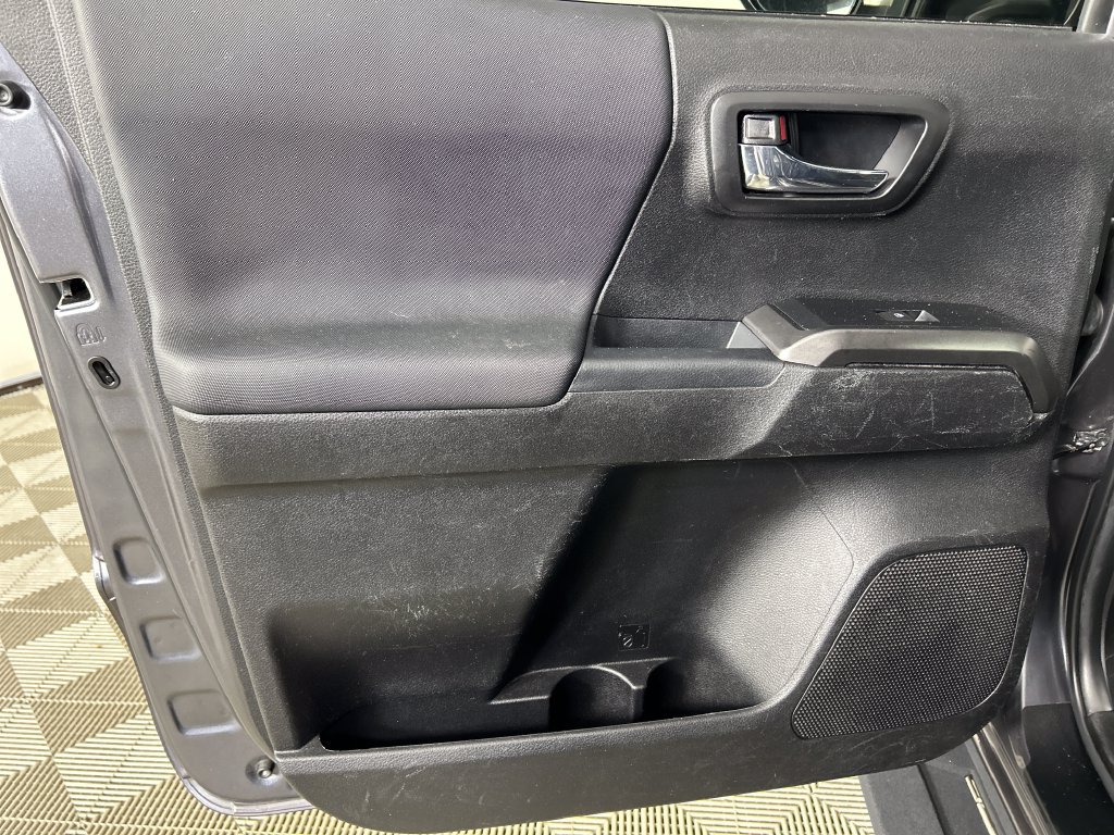 Used 2022 Toyota Tacoma TRD Sport AWD/4WD image 17