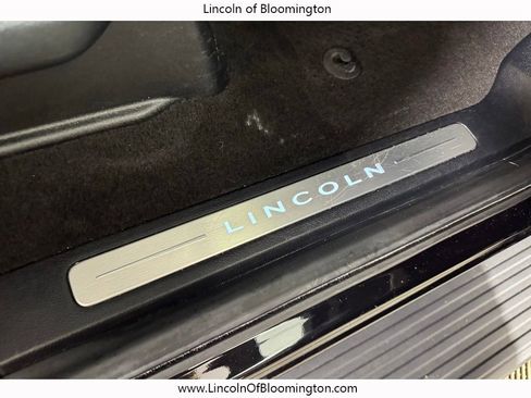 Used 2019 Lincoln Navigator Select AWD/4WD image 18