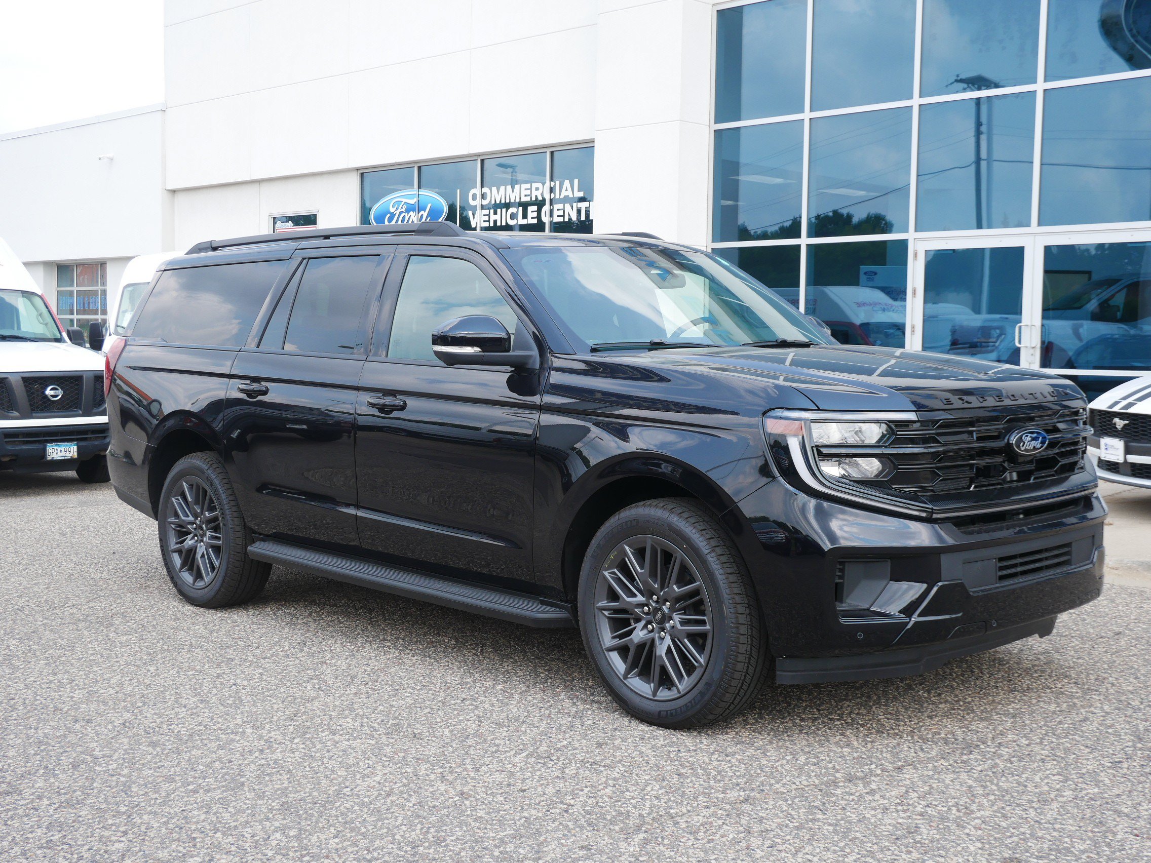 New 2026 Ford Expedition Max Platinum w/ Stealth Appearance Package AWD/4WD image 5