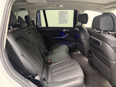 Used 2025 BMW X7 xDrive40i w/ Premium Package AWD/4WD image 25