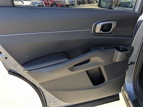 Used 2024 Kia Sorento S image 24