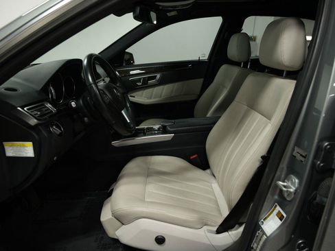 Used 2014 Mercedes-Benz E 250 BlueTEC Sedan image 32