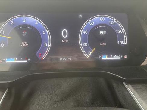 Used 2025 Jeep Grand Cherokee Limited RWD image 15