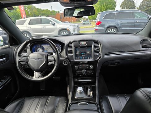 Used 2018 Chrysler 300 S image 29