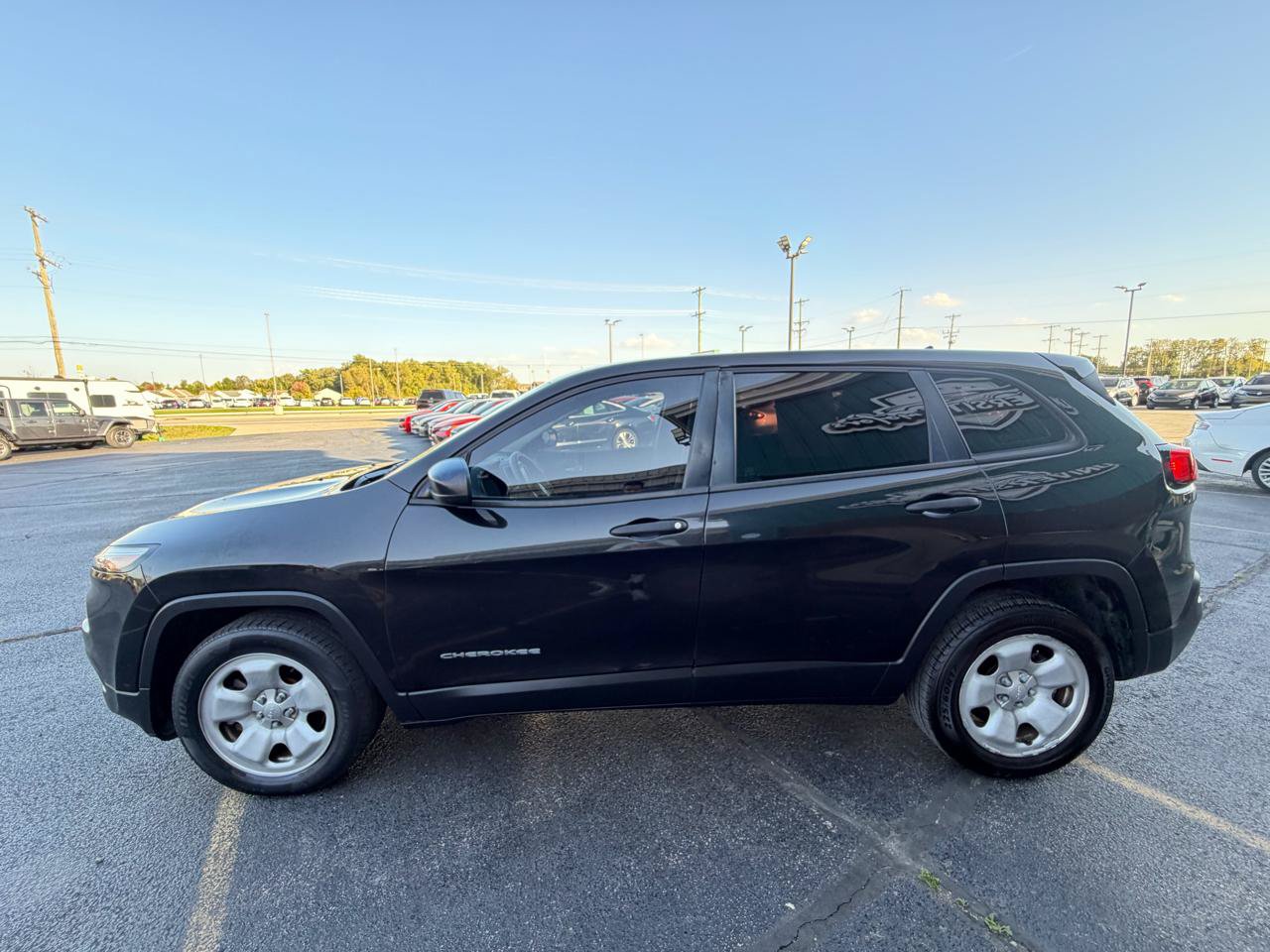 Used 2015 Jeep Cherokee Sport FWD image 6
