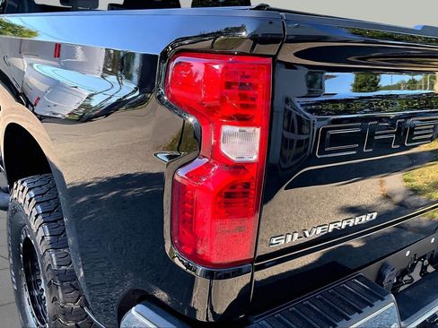 Used 2022 Chevrolet Silverado 1500 LT w/ Z71 Off-Road Package AWD/4WD image 27