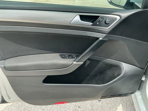 Used 2016 Volkswagen Golf S image 13