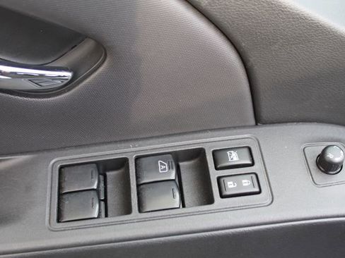 Used 2024 Nissan Frontier SV image 14