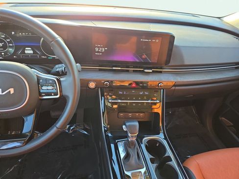 Certified 2024 Kia Carnival SX image 25