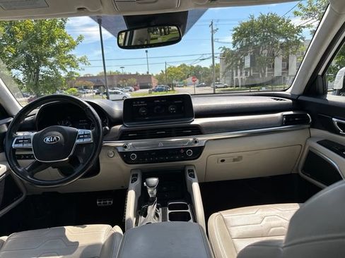 Used 2020 Kia Telluride SX w/ SX Prestige Package AWD/4WD image 3