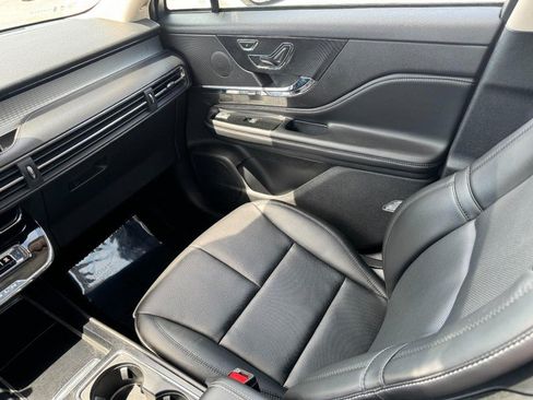 Certified 2023 Lincoln Corsair AWD w/ Equipment Group 101A image 11