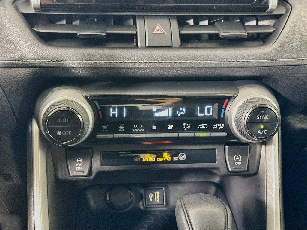 Used 2025 Toyota RAV4 XLE FWD image 16