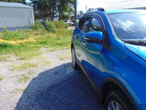 Used 2018 Toyota RAV4 Limited FWD image 12
