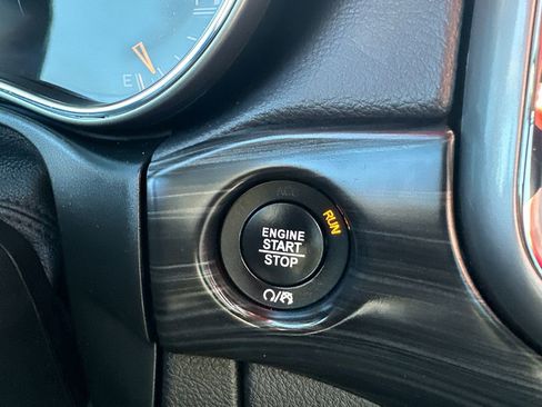 Used 2021 Jeep Grand Cherokee Laredo image 19