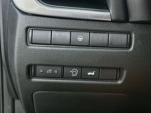 Used 2025 Nissan Rogue SV AWD/4WD image 17