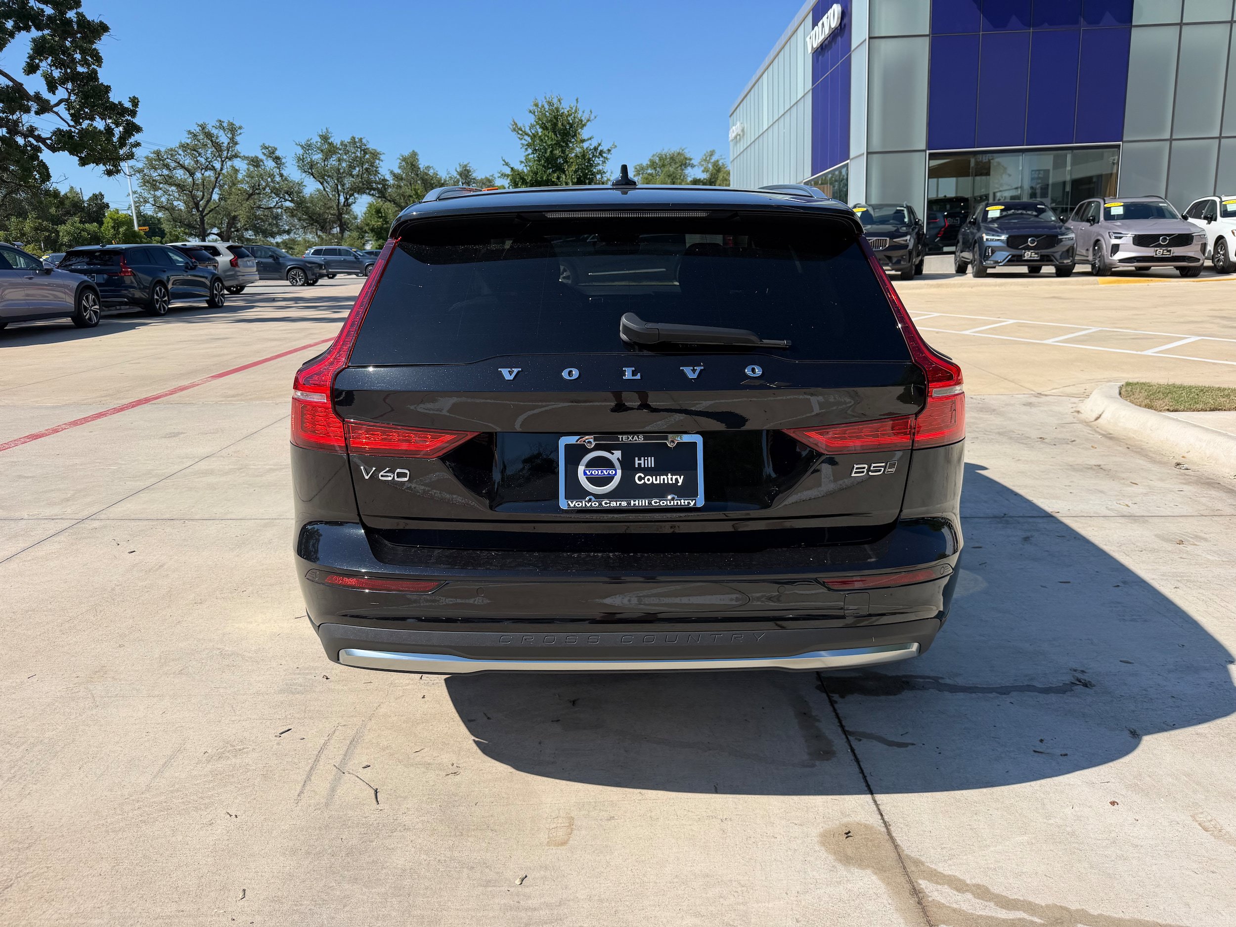Certified 2025 Volvo V60 B5 Cross Country Plus AWD/4WD image 5