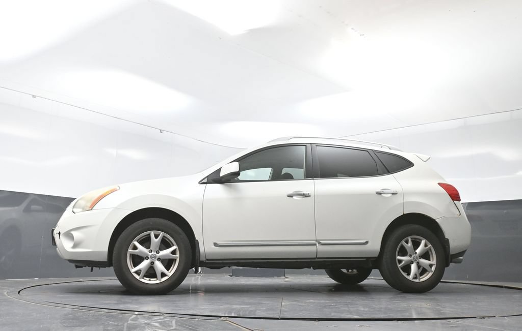 Used 2011 Nissan Rogue SV w/ Premium Pkg FWD image 27