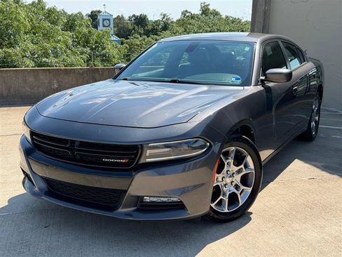 Used 2016 Dodge Charger SXT w/ AWD Plus Group image 2