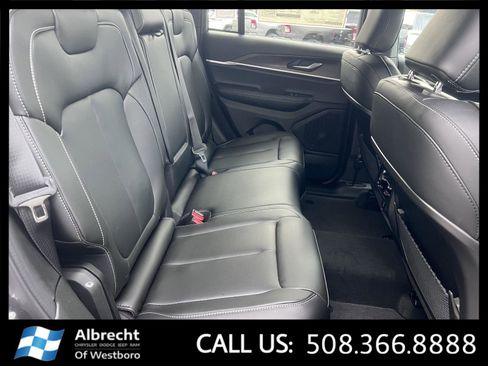 New 2025 Jeep Grand Cherokee Limited w/ Black Appearance Package image 14