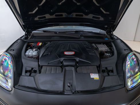 Used 2022 Porsche Cayenne Turbo image 45