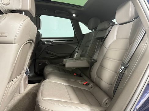 Used 2022 Porsche Macan AWD/4WD image 14