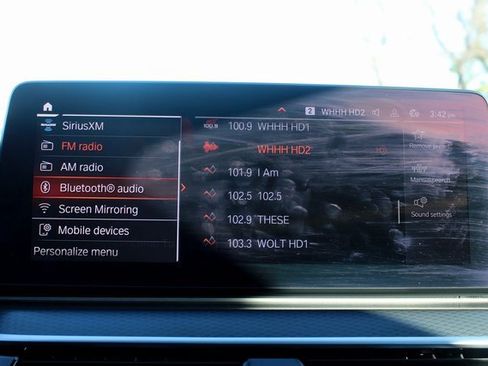 Used 2021 BMW M550i xDrive image 23