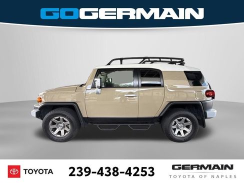 Used 2014 Toyota FJ Cruiser 4WD w/ Upgrade Package image 2