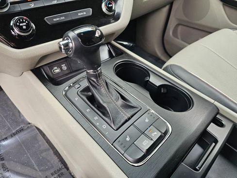 Used 2017 Kia Sedona LX w/ LX Essentials Premium Package FWD image 34