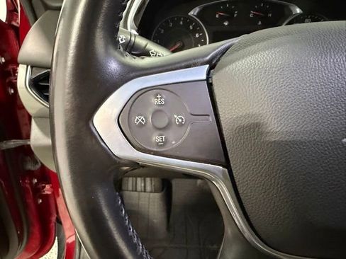 Used 2021 Chevrolet Traverse LT image 16