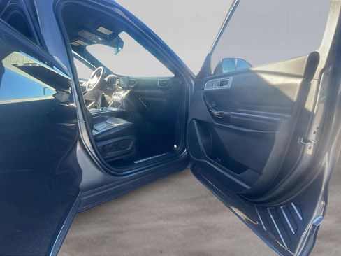 Used 2023 Ford Explorer Platinum w/ Class IV Trailer Tow Package image 17