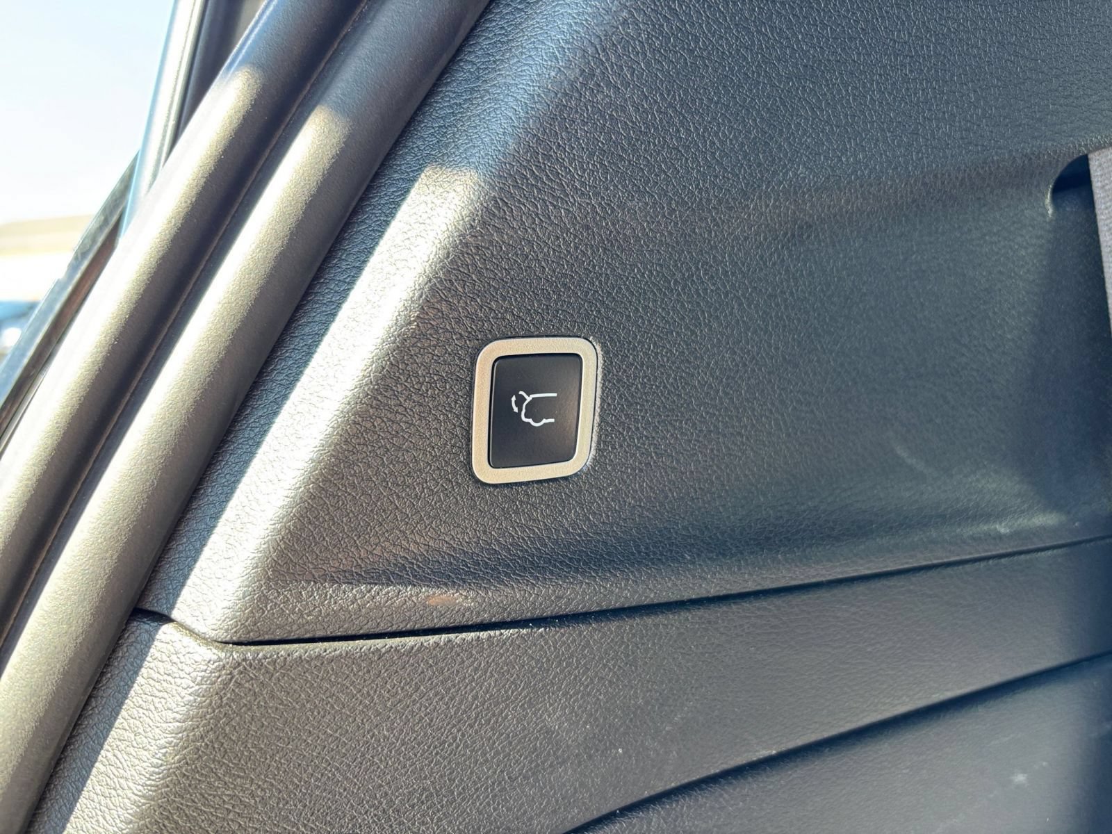 Used 2025 Chrysler Pacifica Limited FWD image 24