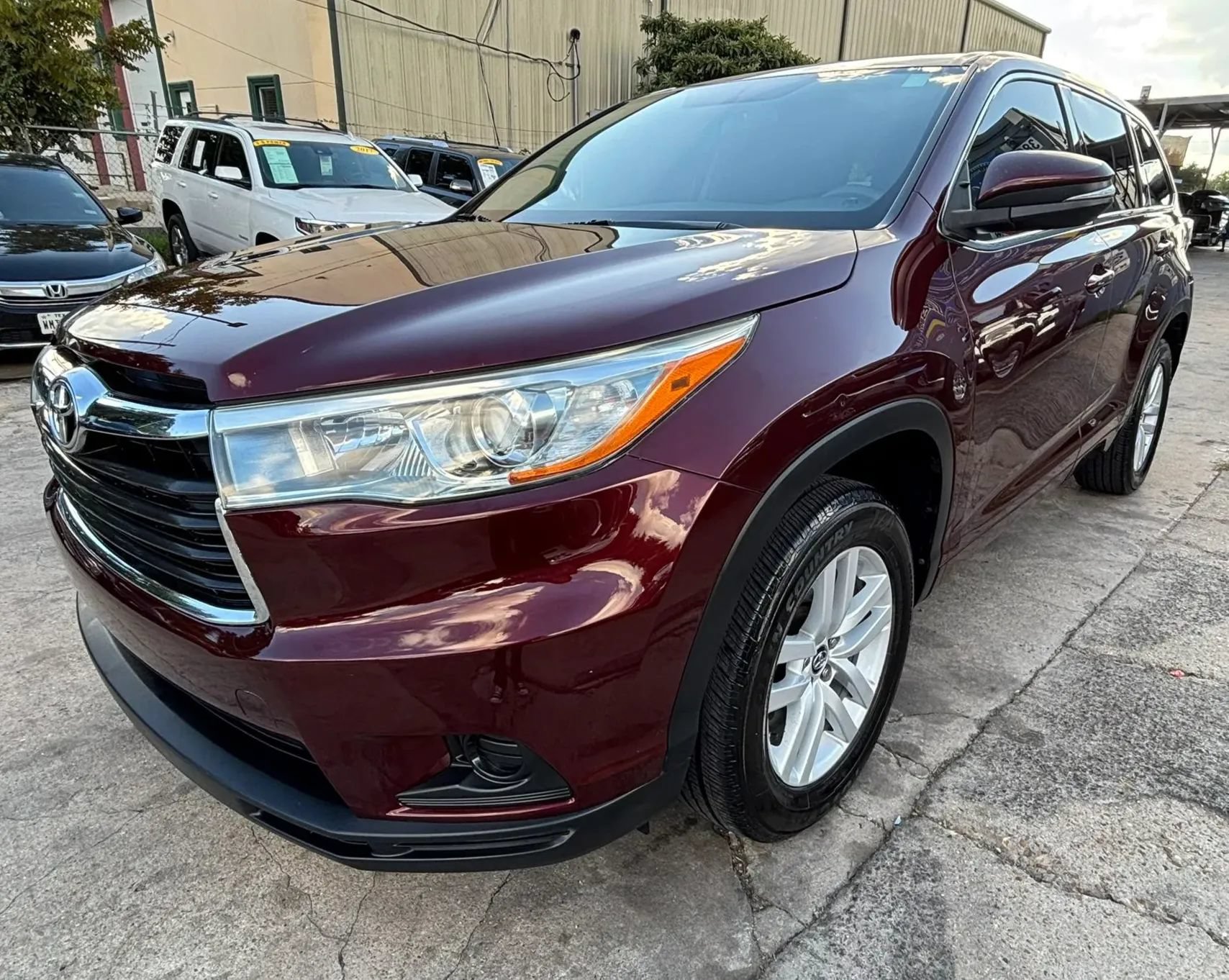 Used 2016 Toyota Highlander LE FWD image 3