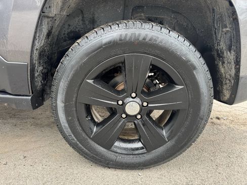 Used 2017 Jeep Patriot Latitude AWD/4WD image 10