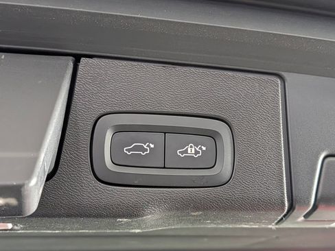 Used 2025 Volvo XC60 B5 Plus AWD/4WD image 18